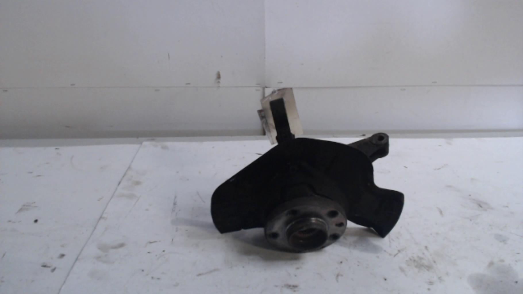 Fusee avant droit PEUGEOT 807 Diesel - 1