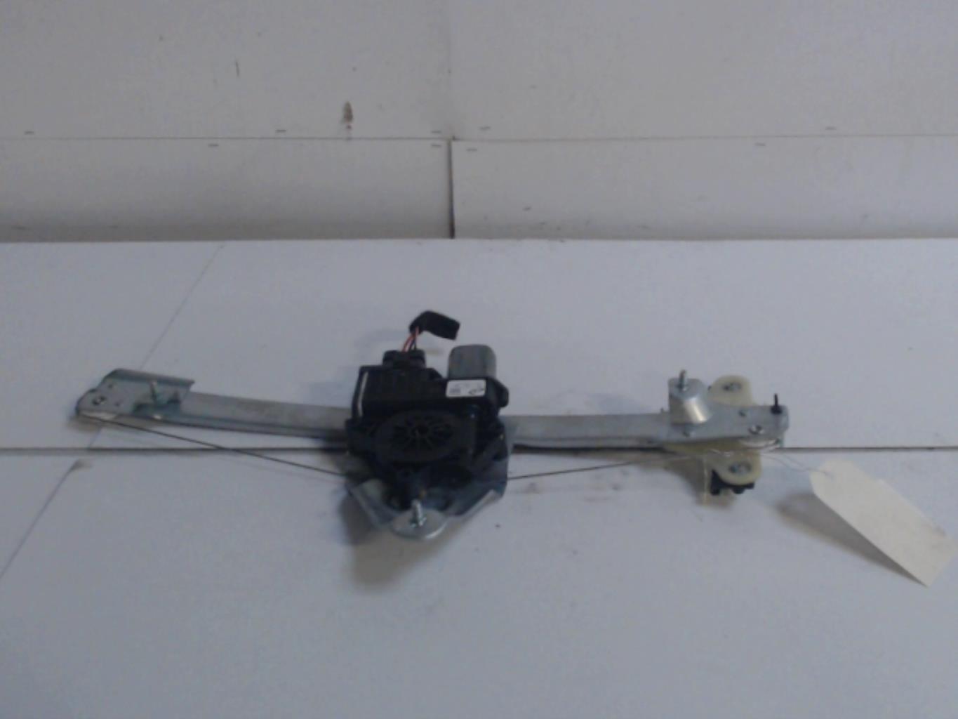 Leve vitre electrique avant gauche DACIA DUSTER 2  - 1