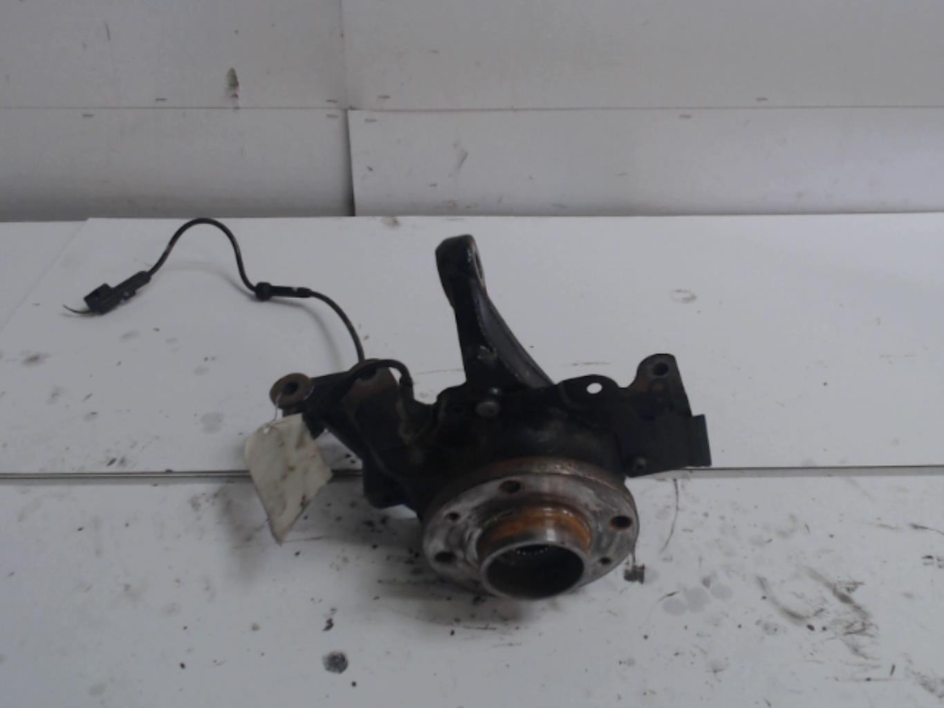 Fusee avant gauche RENAULT CLIO 4 PHASE 2  - 1