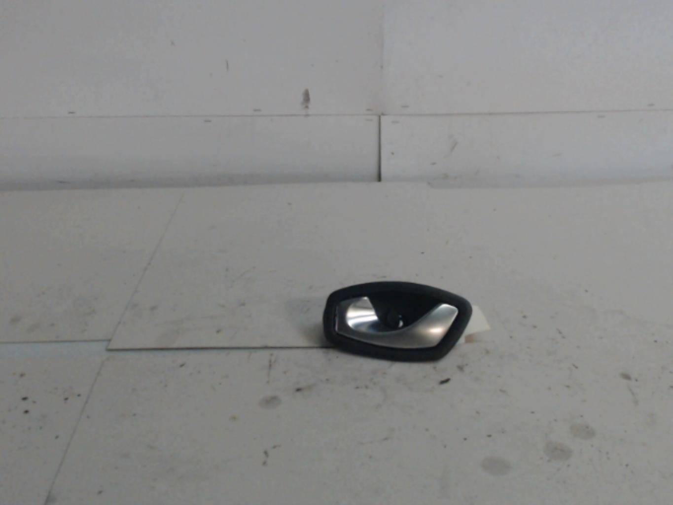 Poignee interieur arriere gauche RENAULT CLIO 4 PHASE 2  - 1