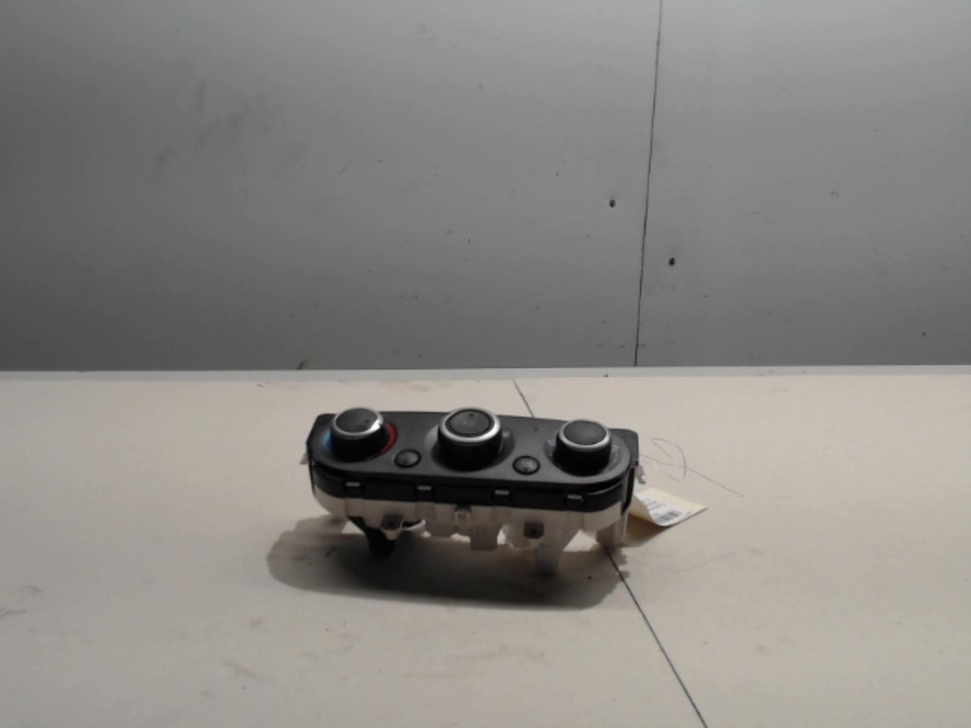 Commande chauffage RENAULT CLIO 4 PHASE 2 Essence - 1