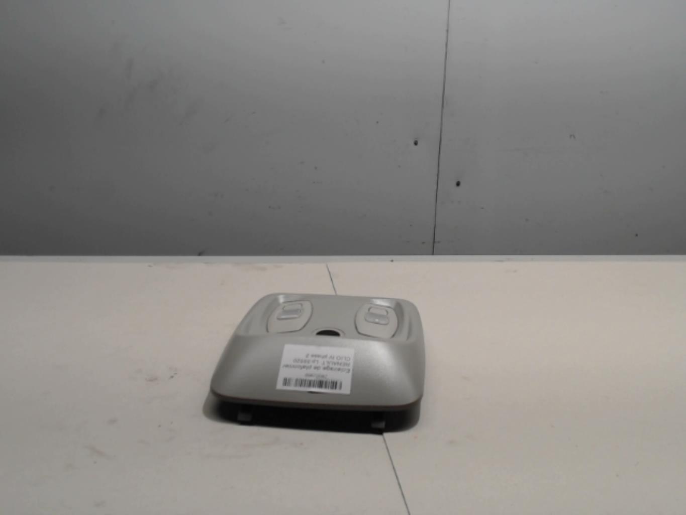 Eclairage de plafonnier RENAULT CLIO 4 PHASE 2 Essence - 1