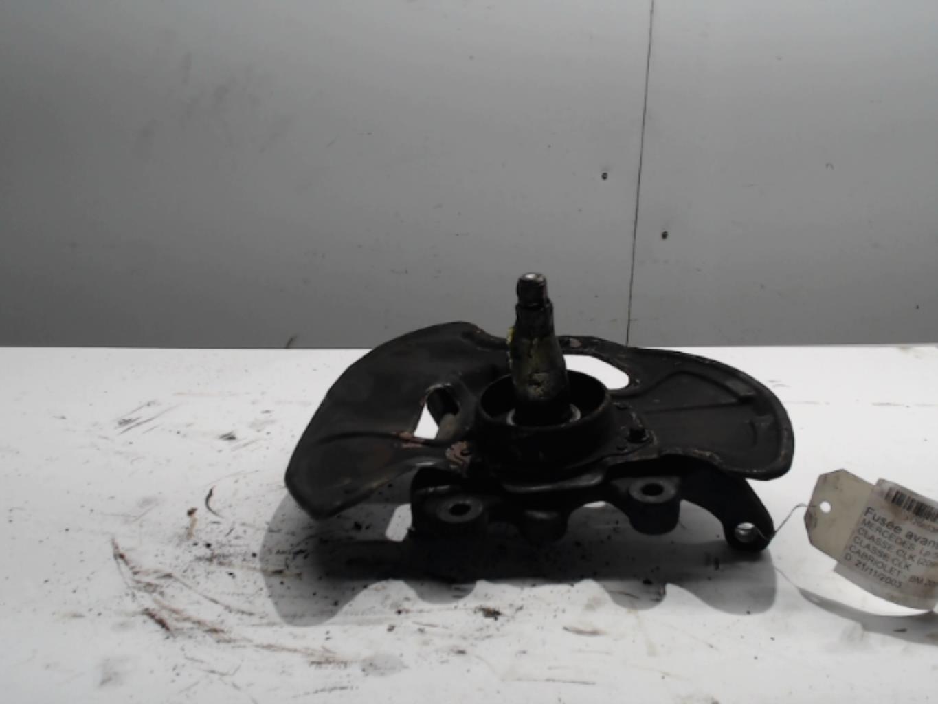 Fusee avant droit MERCEDES CLASSE CLK 209 COUPE Diesel - 1