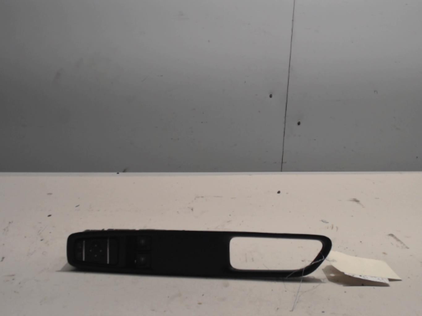 Interrupteur de leve vitre avant gauche RENAULT CLIO 4 PHASE 2 Diesel - 1