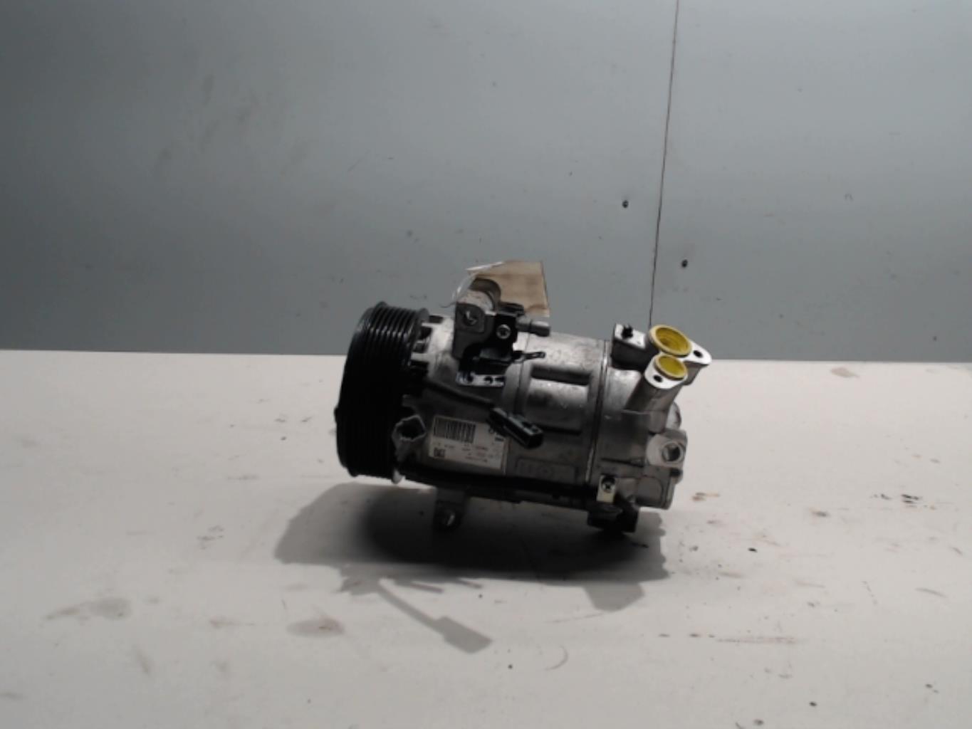 Compresseur clim - RENAULT 