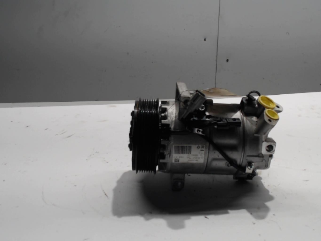 Compresseur clim - RENAULT...