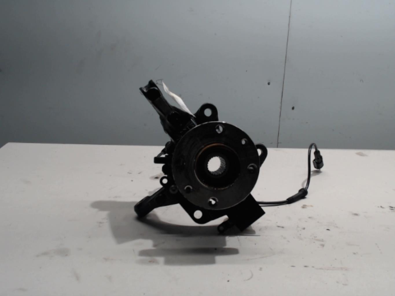 Fusee avant droit RENAULT CLIO 4  - 1