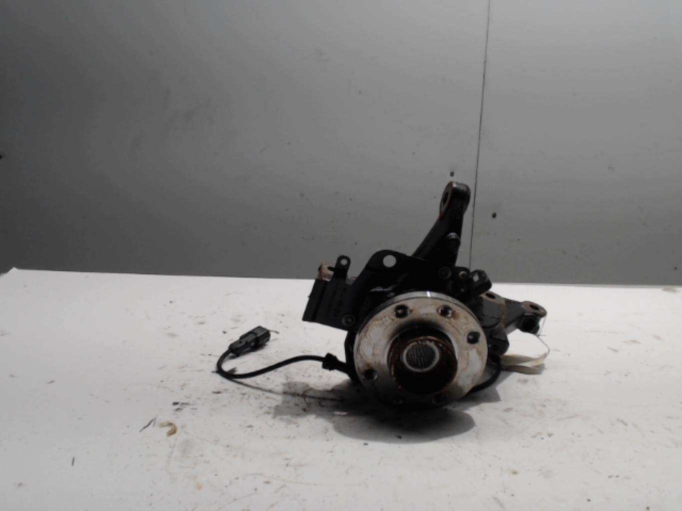 Fusee avant gauche RENAULT CLIO 4 PHASE 2 Essence - 1