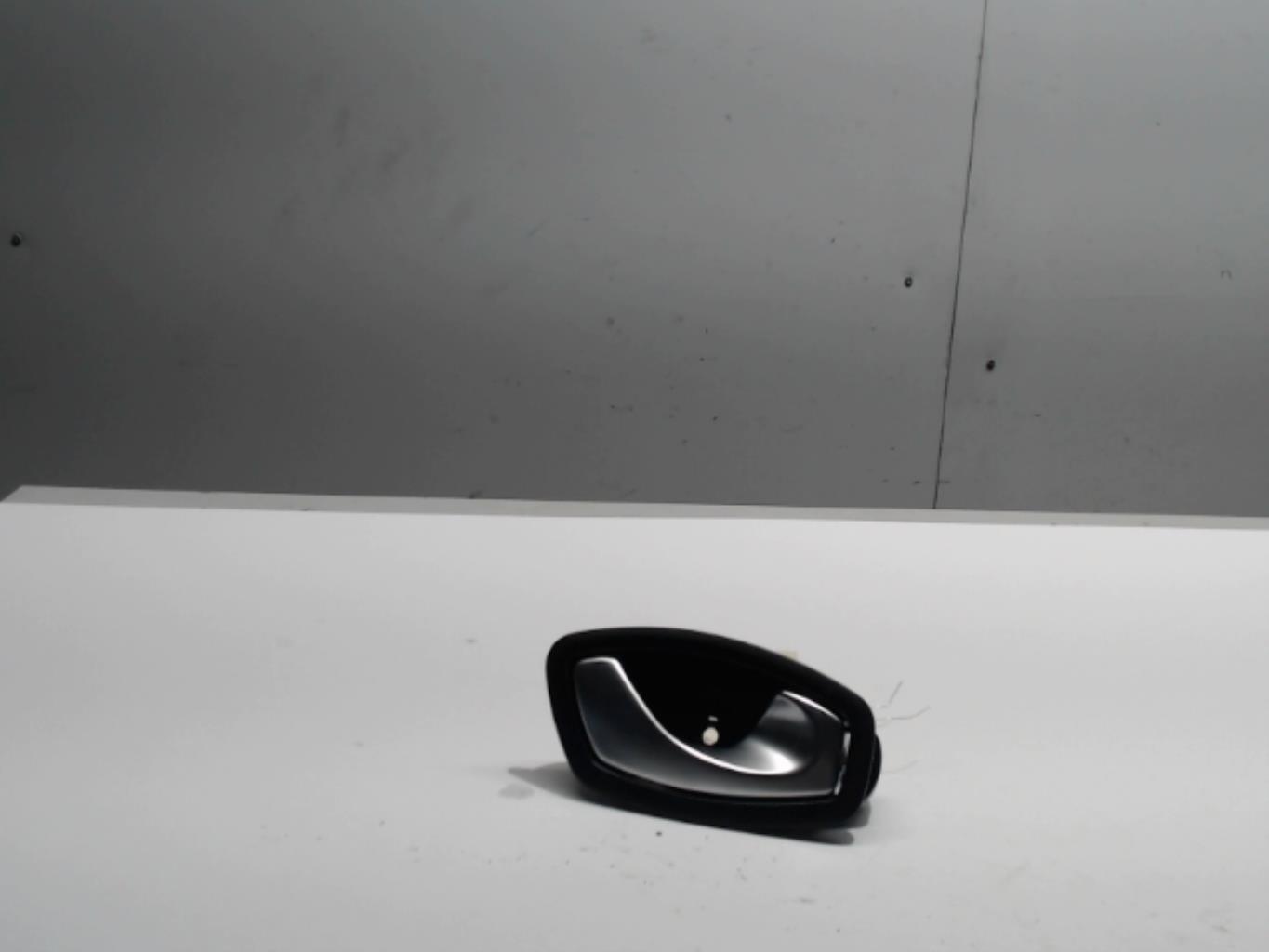 Poignee interieur avant droit RENAULT CLIO 4  - 1