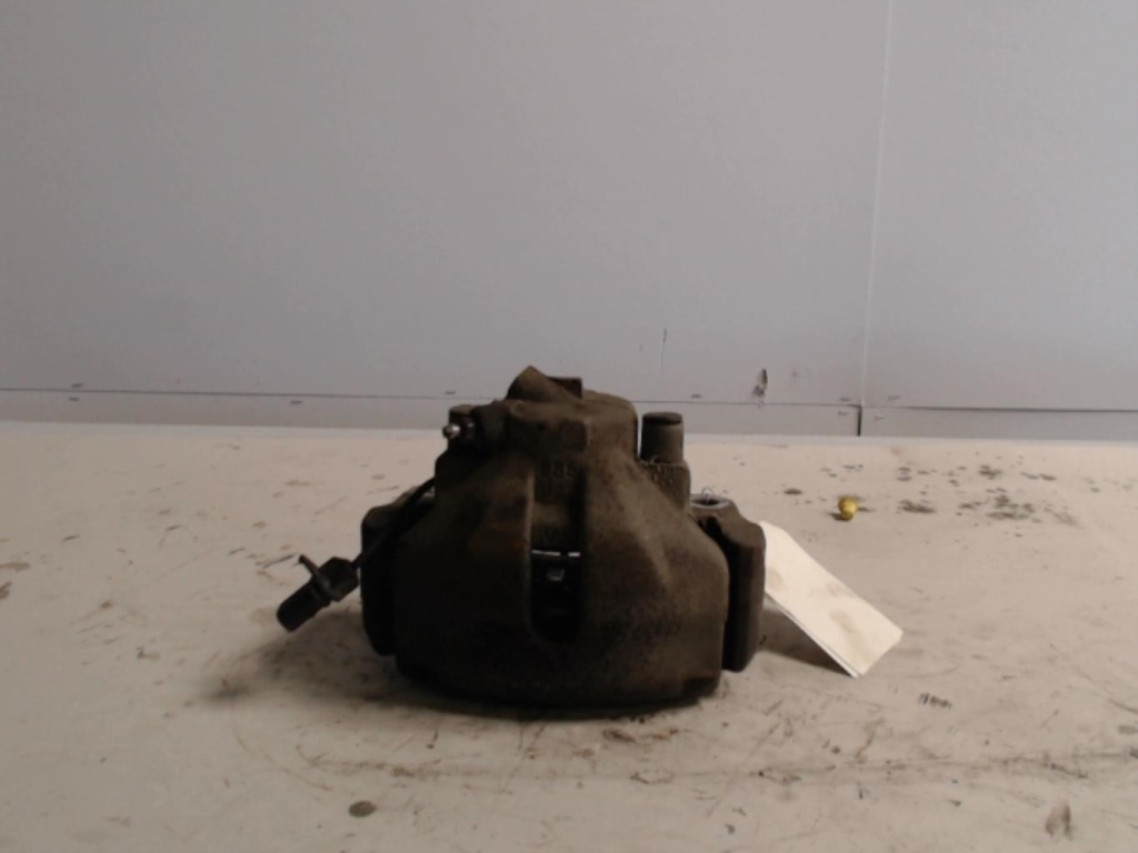 Etrier avant gauche (freinage) AUDI A4 2 PHASE 1 Diesel - 1
