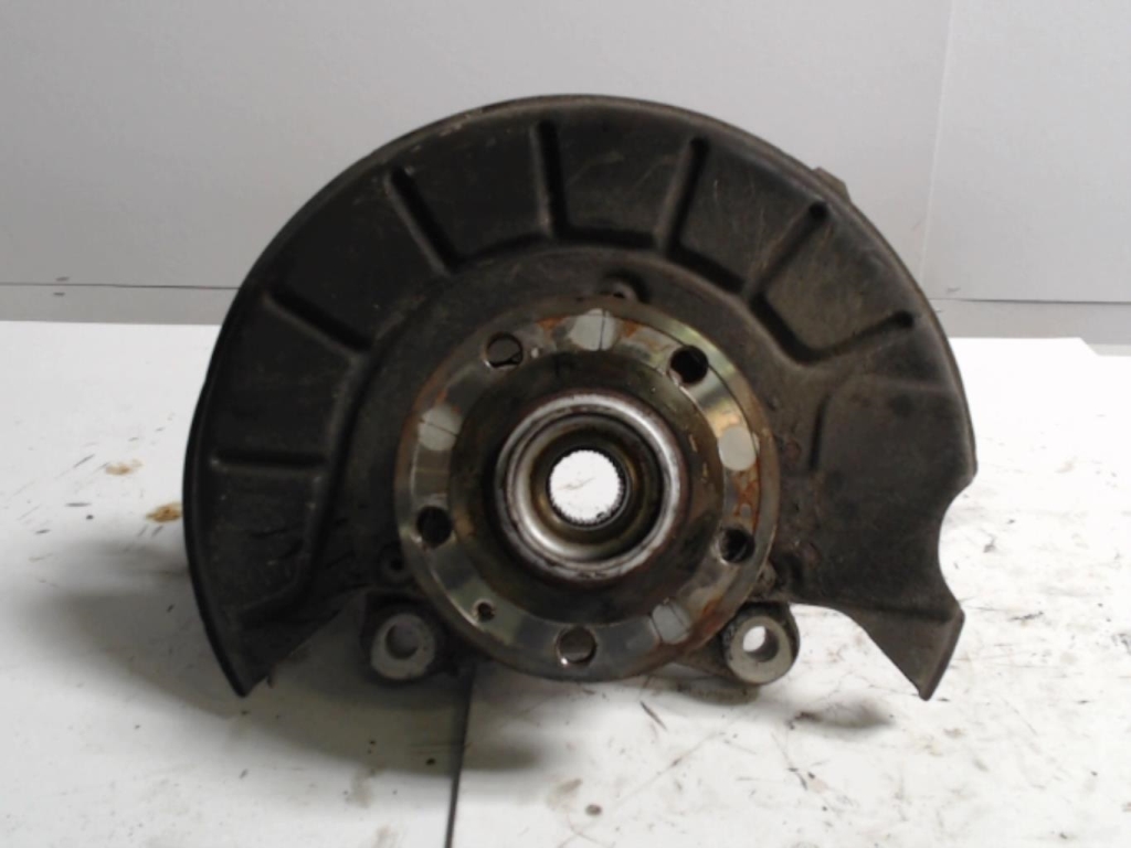Fusee avant gauche VOLKSWAGEN PASSAT 5 Diesel - 1