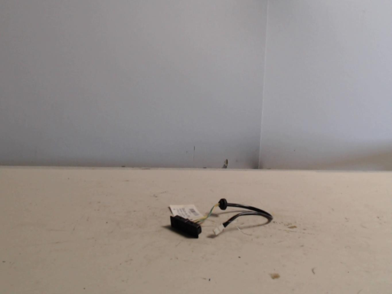 Bouton de coffre NISSAN X-TRAIL 3  - 1