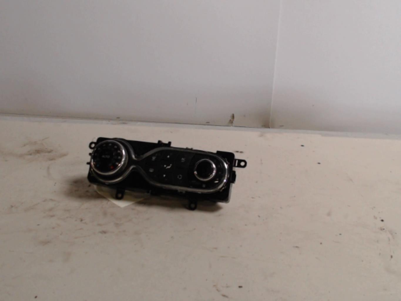 Commande chauffage RENAULT CAPTUR 1 Essence - 1