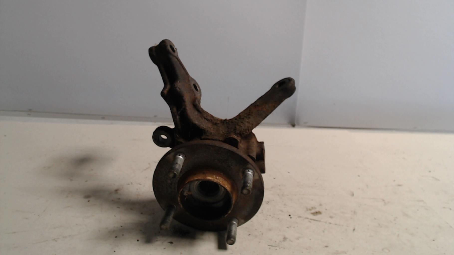 Fusee avant gauche NISSAN ALMERA 2 PHASE 1 Essence - 1