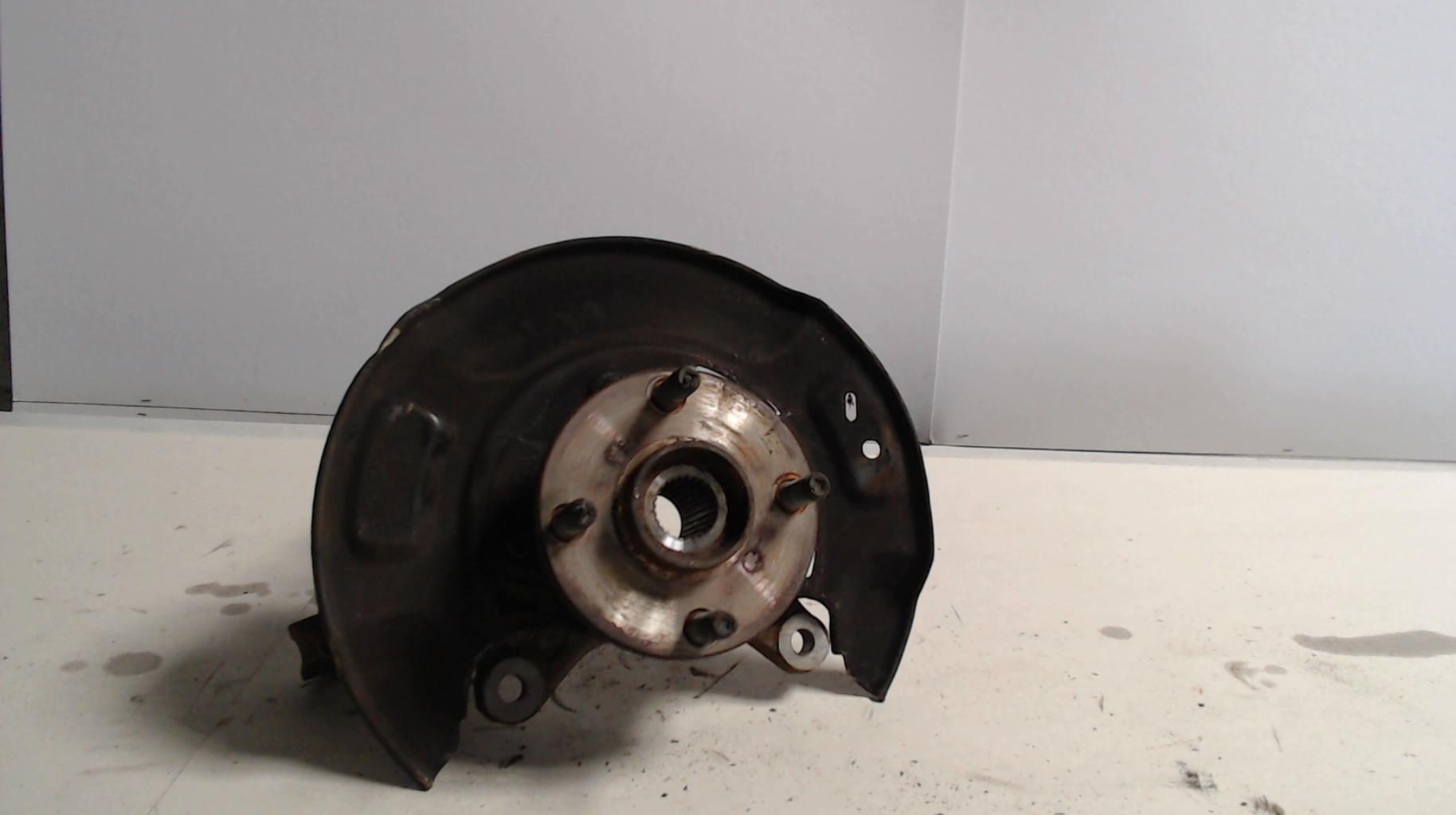 Fusee avant gauche TOYOTA YARIS 3 PHASE 1 Essence - 1
