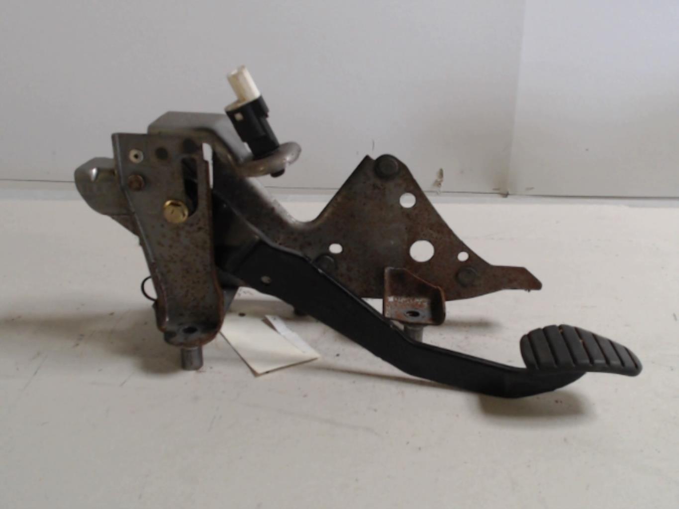 Pedale de frein RENAULT CLIO 3 PHASE 1 Diesel - 1
