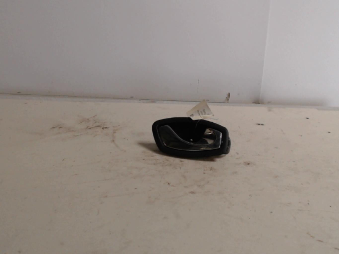 Poignee interieur avant droit RENAULT CAPTUR 1 Essence - 1