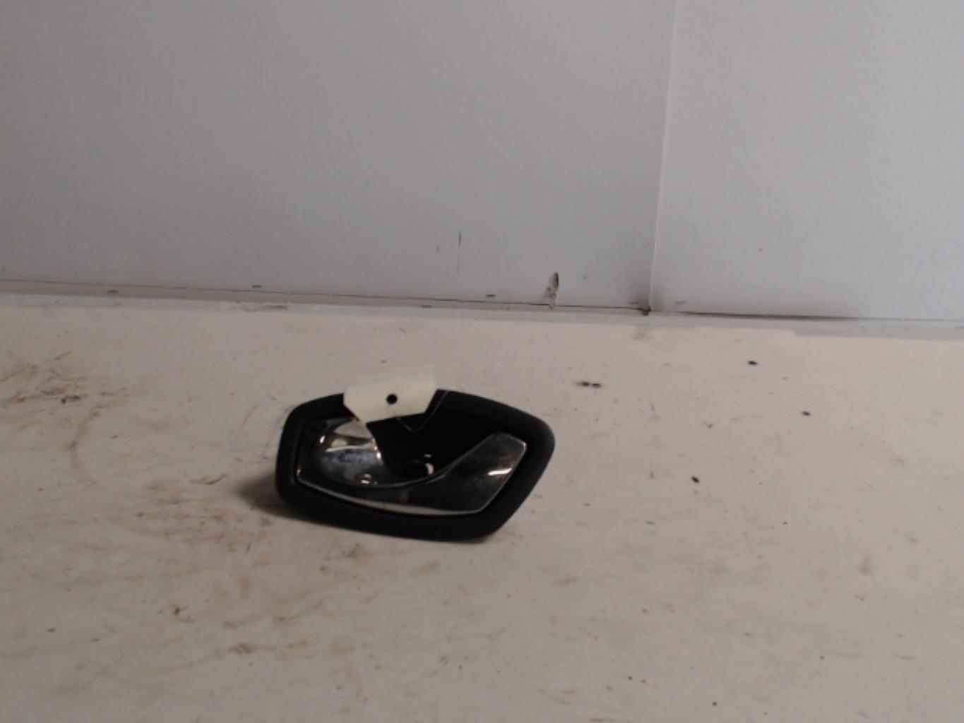 Poignee interieur avant gauche RENAULT CAPTUR 1 Essence - 1