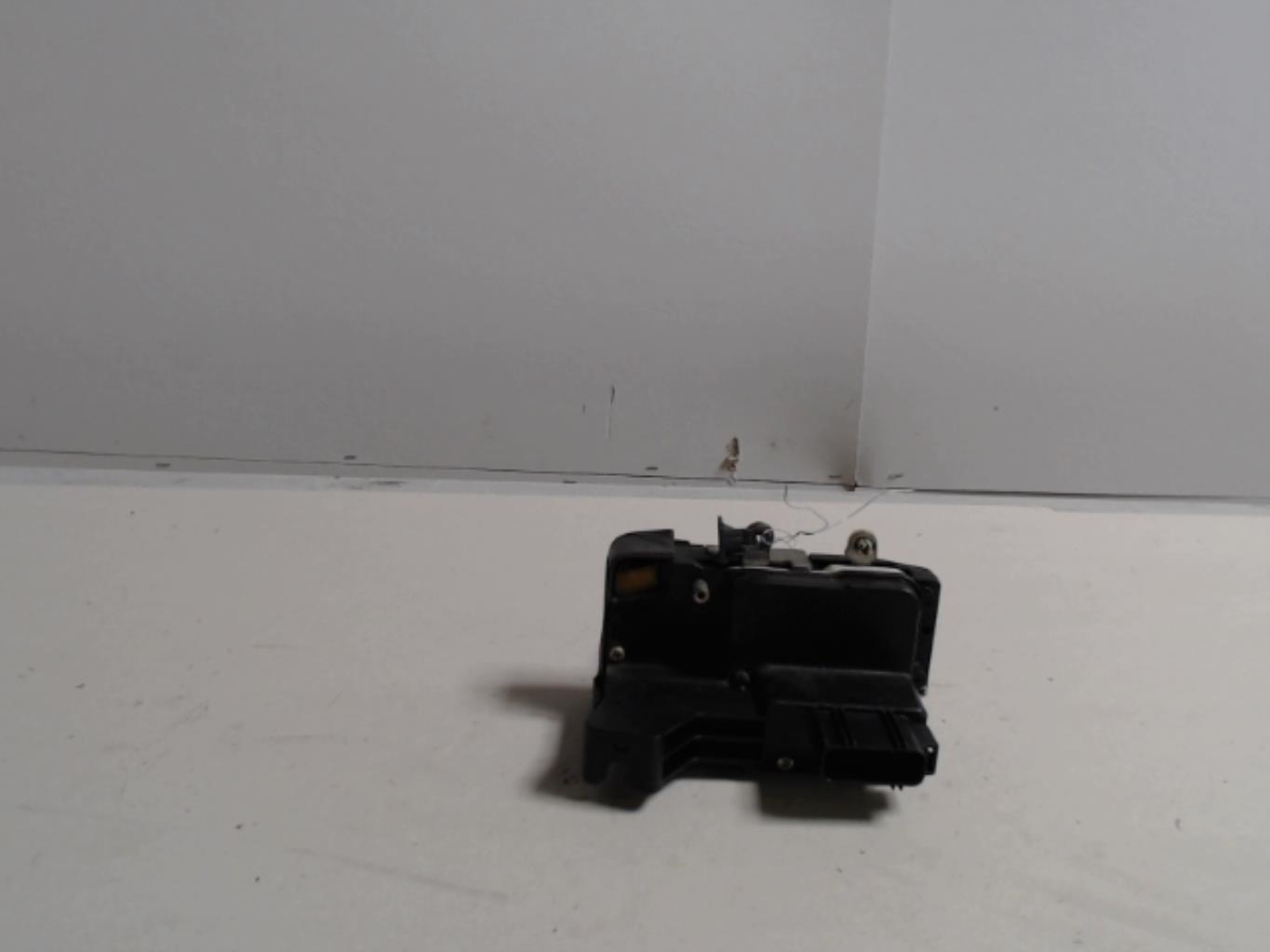 Serrure avant gauche FORD FIESTA 5 PHASE 1 Essence - 1