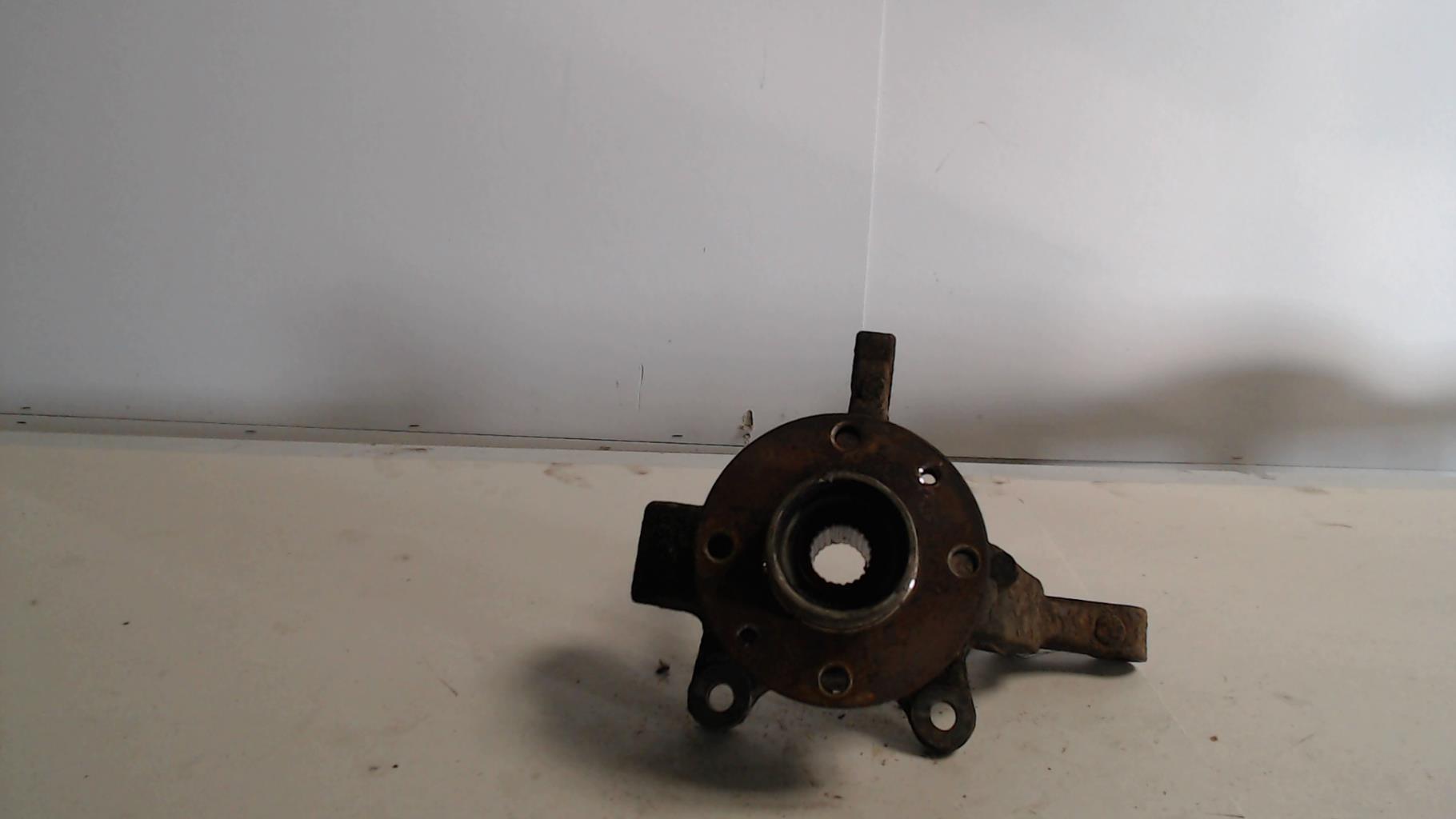 Fusee avant droit NISSAN NOTE 1 PHASE 1 Diesel - 1
