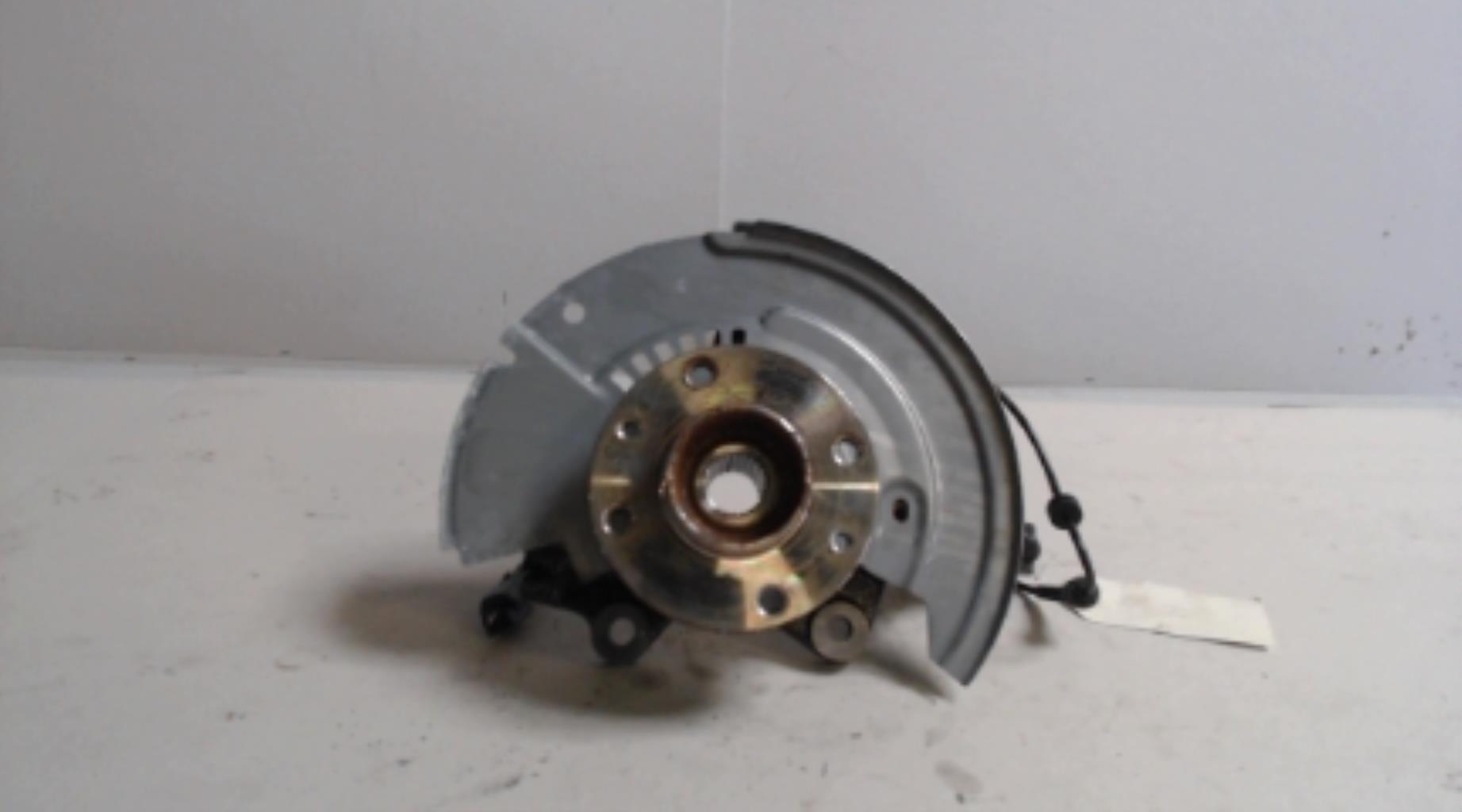 Fusee avant droit RENAULT CLIO 5  - 1