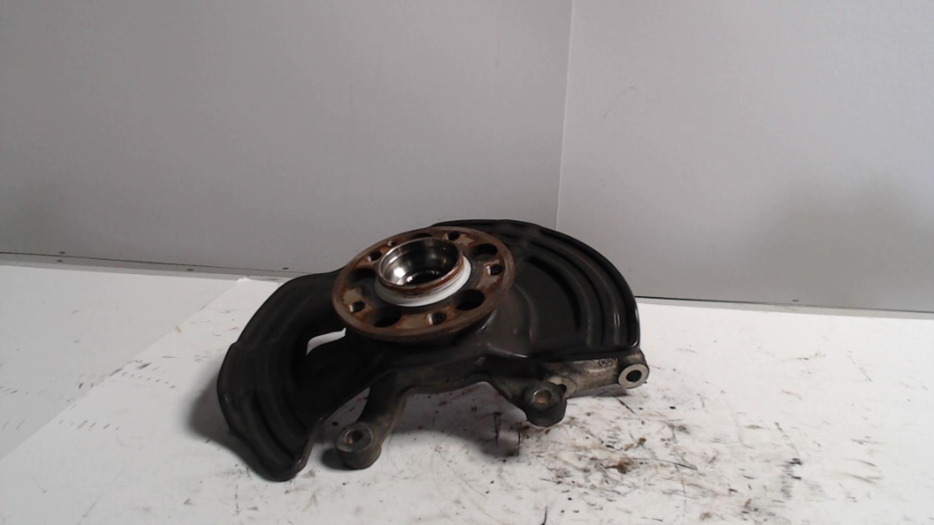 Fusee avant droit MERCEDES CLASSE CLA 117 SHOOTING BREAK Diesel - 1