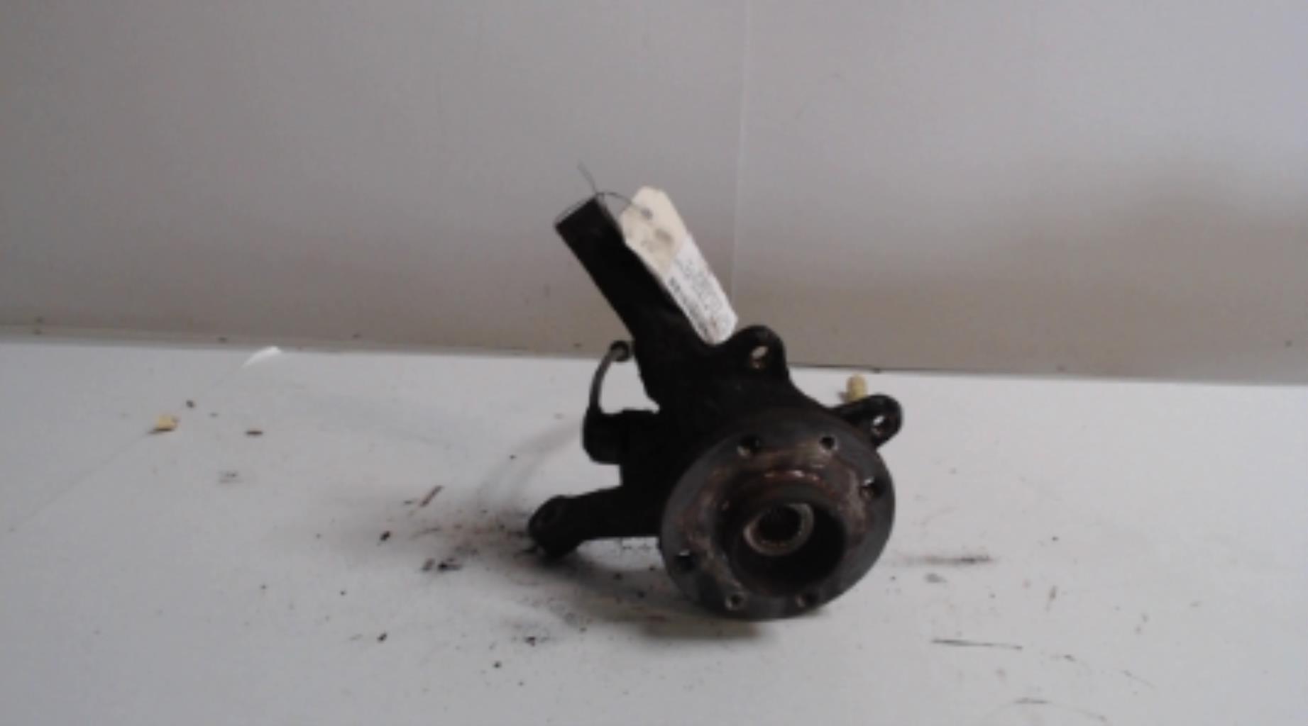 Fusee avant droit RENAULT CLIO 2 PHASE 2 Essence - 1