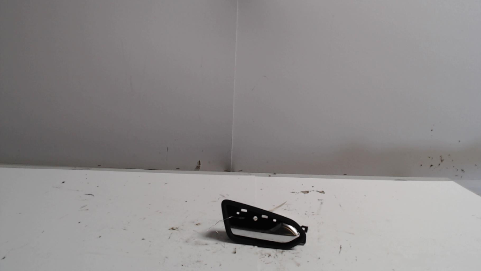 Poignee interieur arriere droit RENAULT CLIO 5  - 1