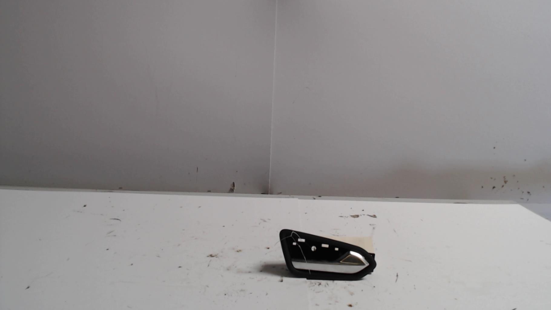 Poignee interieur avant droit RENAULT CLIO 5  - 1