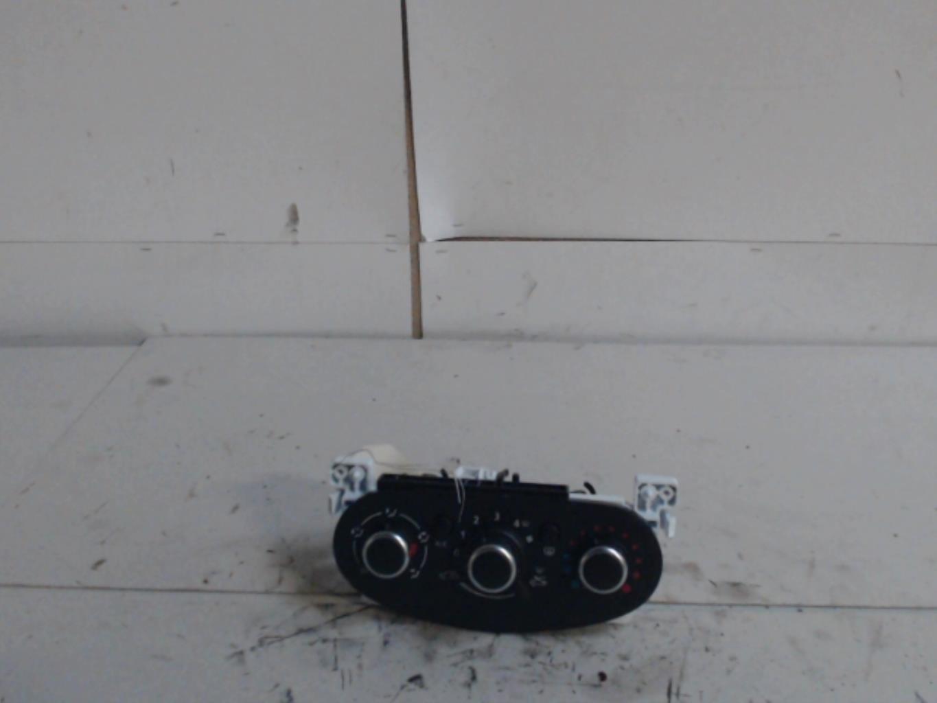 Commande chauffage DACIA SANDERO 2 PHASE 2  - 1