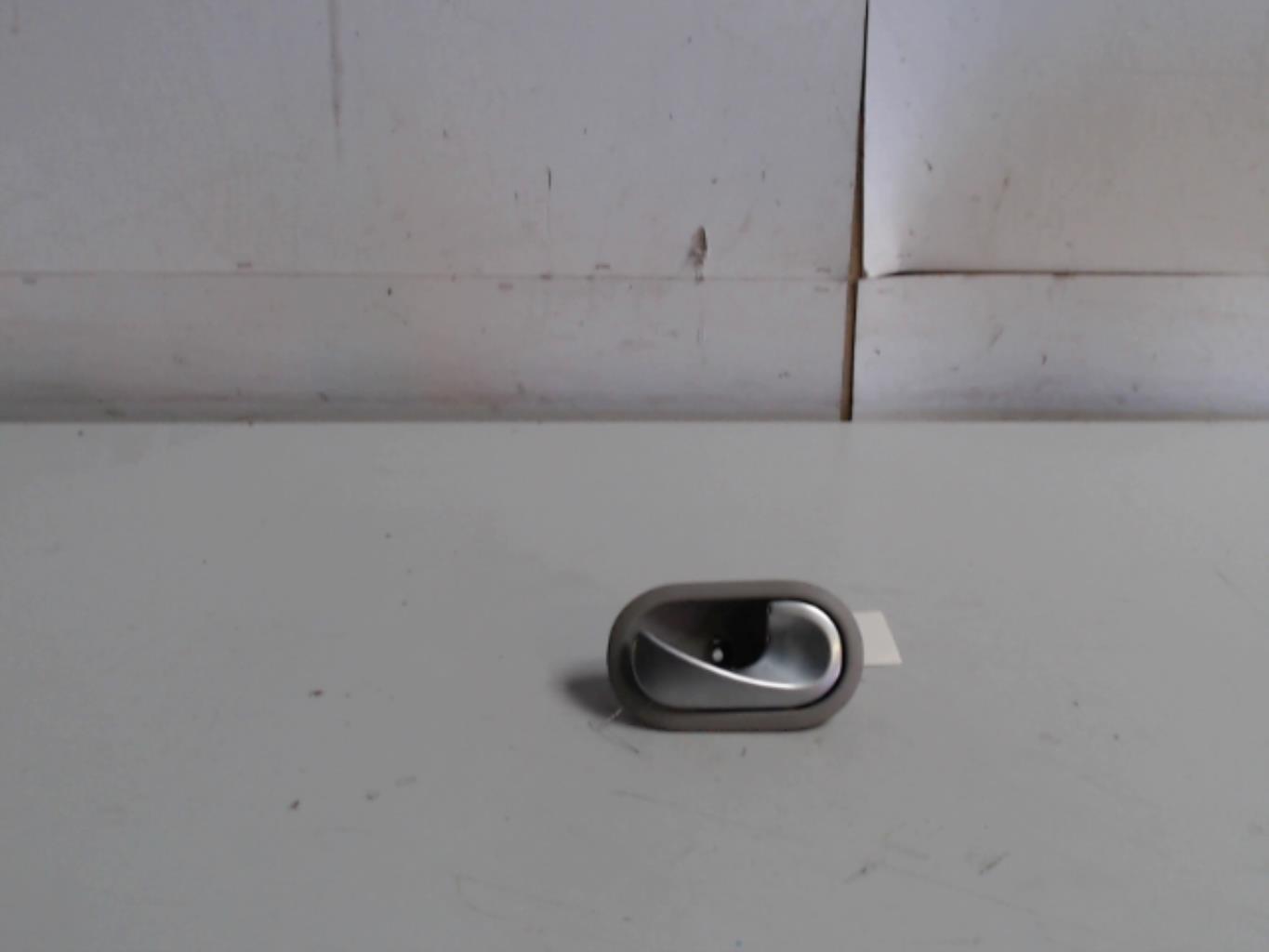 Poignee interieur avant droit RENAULT TWINGO 2 PHASE 1  - 1