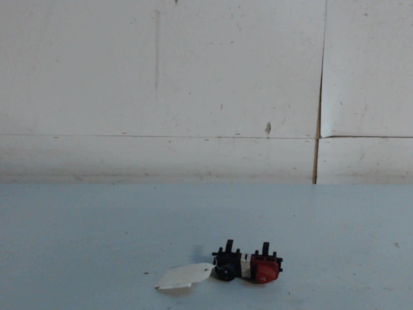 Bouton de warning RENAULT SCENIC 2 PHASE 1 Diesel - 1