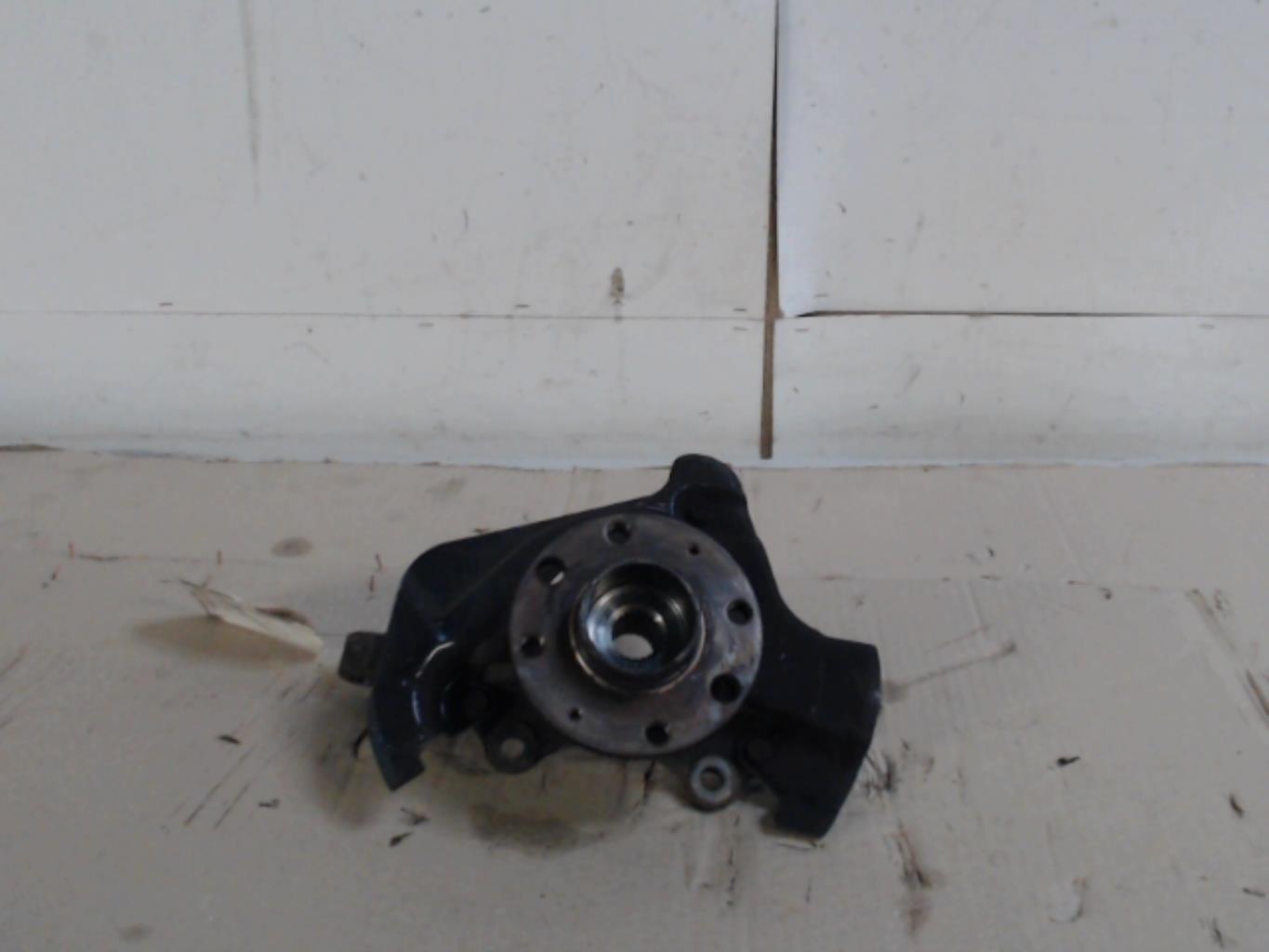 Fusee avant gauche OPEL CORSA D PHASE 2 Essence - 1