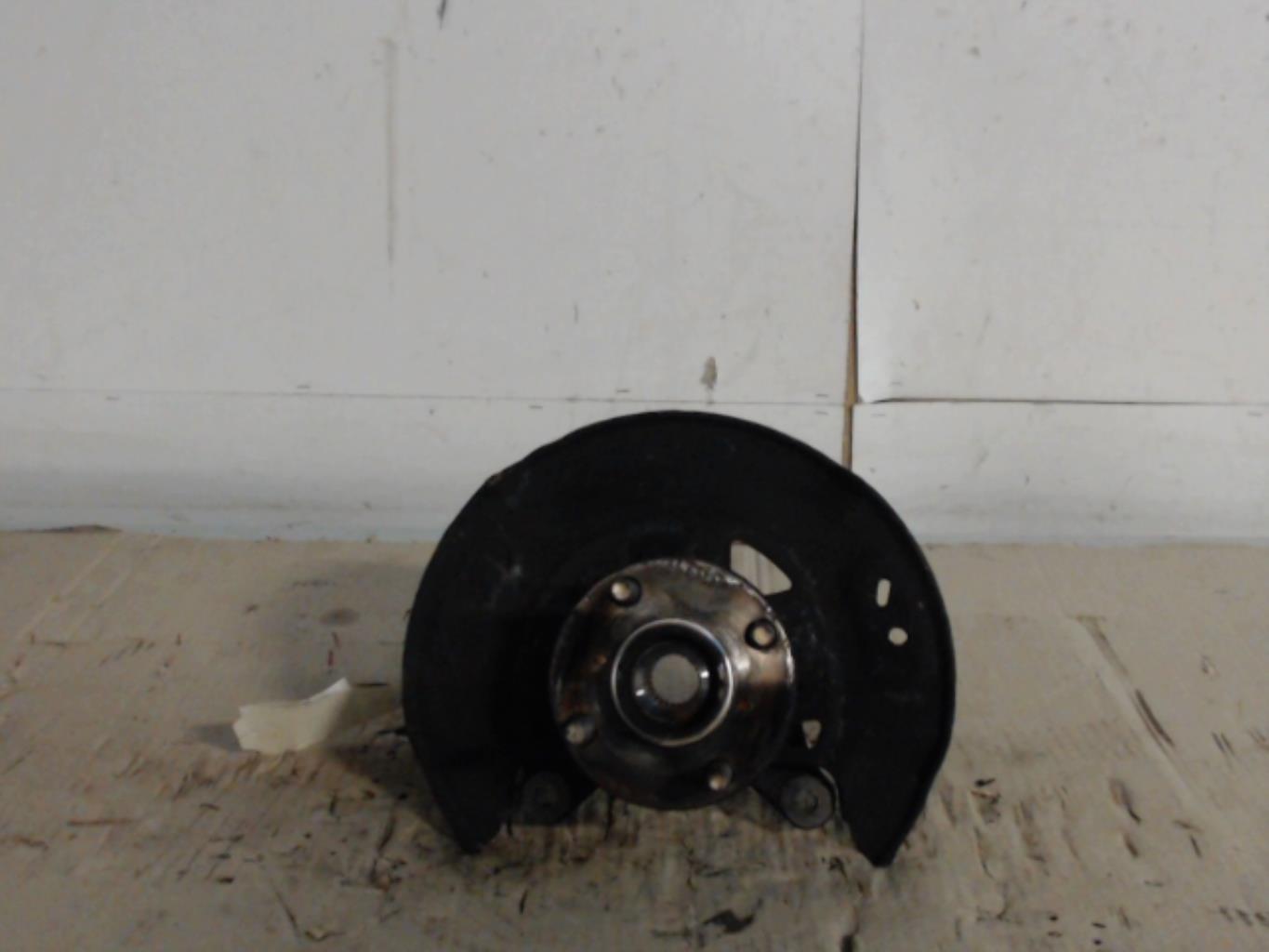 Fusee avant gauche TOYOTA YARIS 2 PHASE 1 Diesel - 1