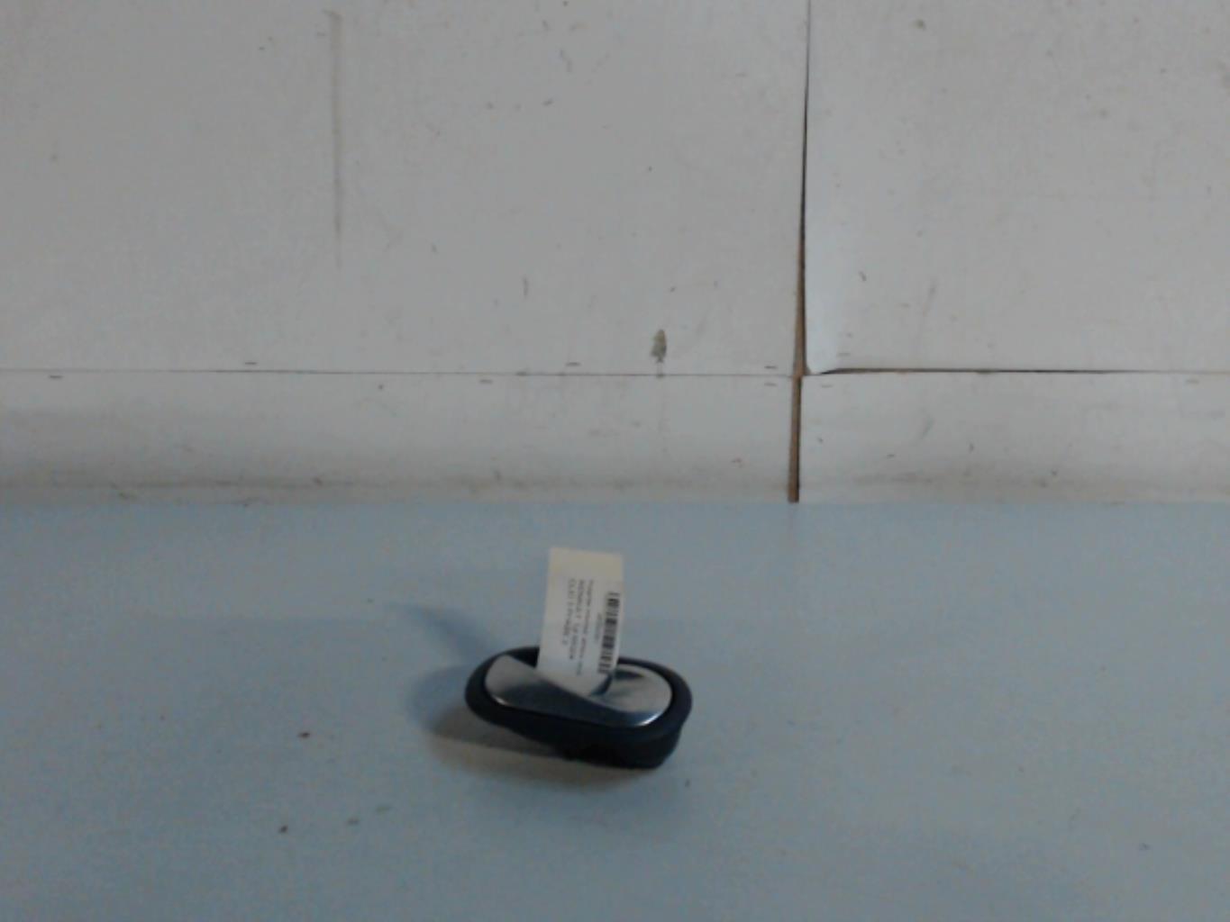 Poignee interieur arriere droit RENAULT CLIO 3 PHASE 2  - 1