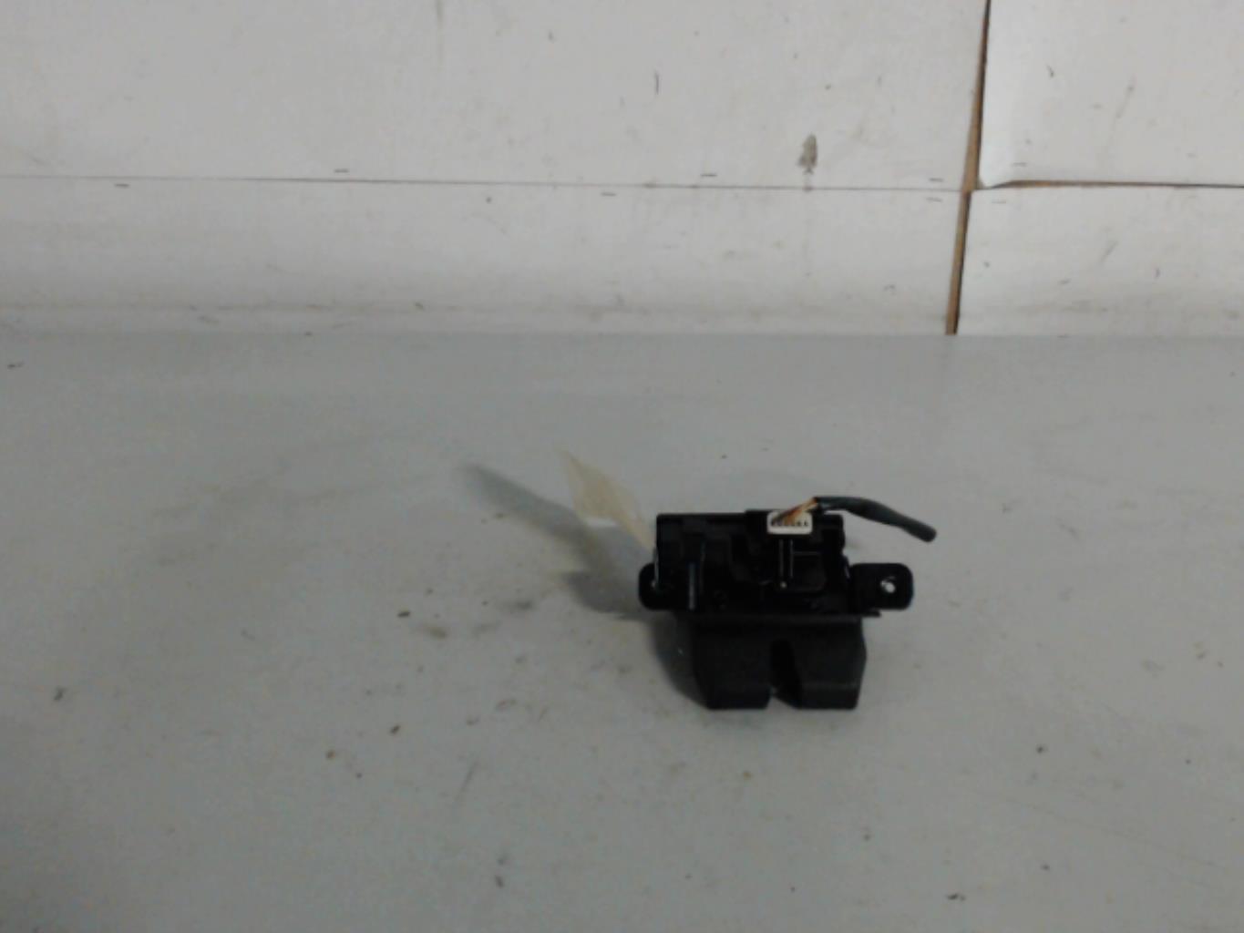 Serrure de hayon FORD FIESTA 6 PHASE 1 Essence - 1