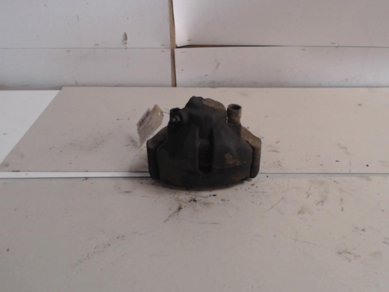 Etrier avant gauche (freinage) AUDI A4 1 AVANT PHASE 1 BREAK Diesel - 1