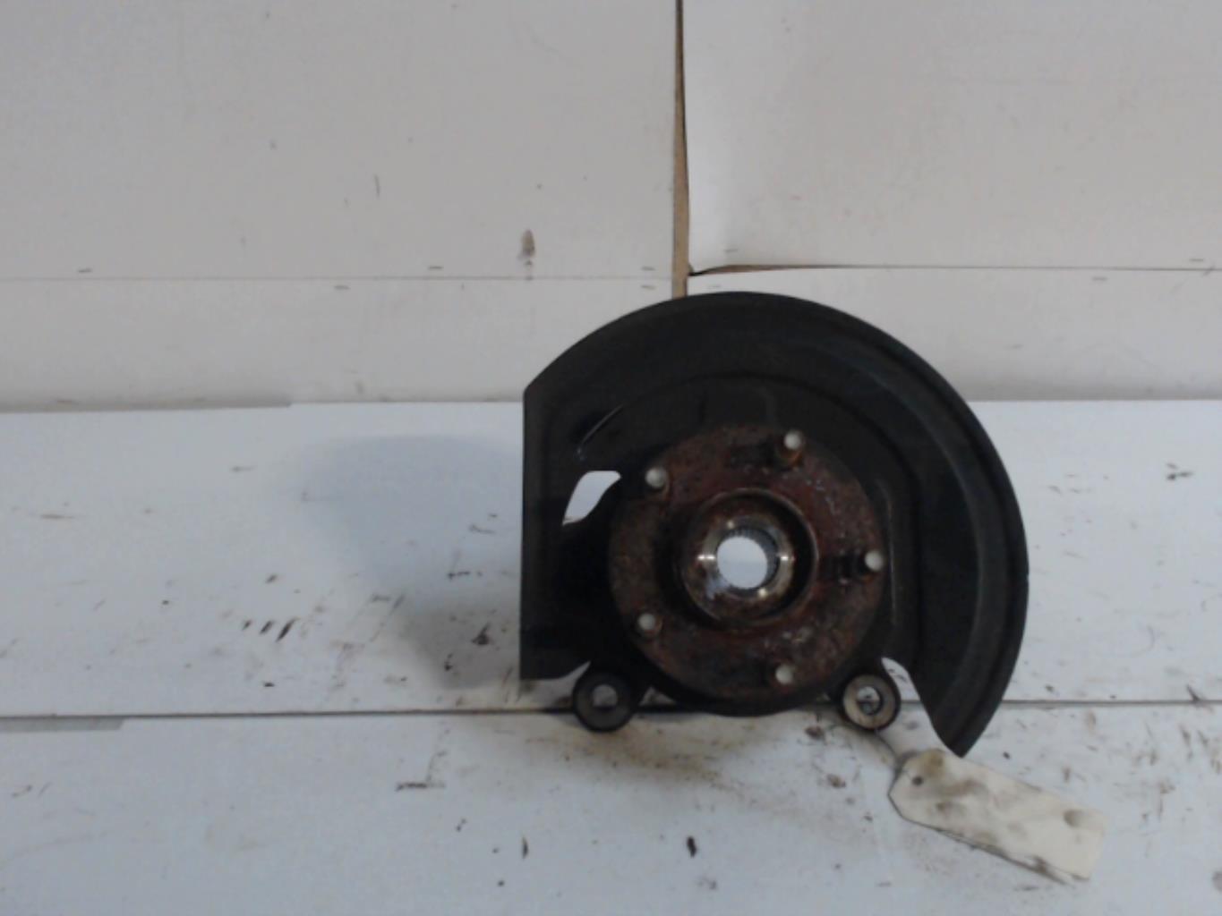 Fusee avant droit NISSAN JUKE 1 PHASE 1 Diesel - 1