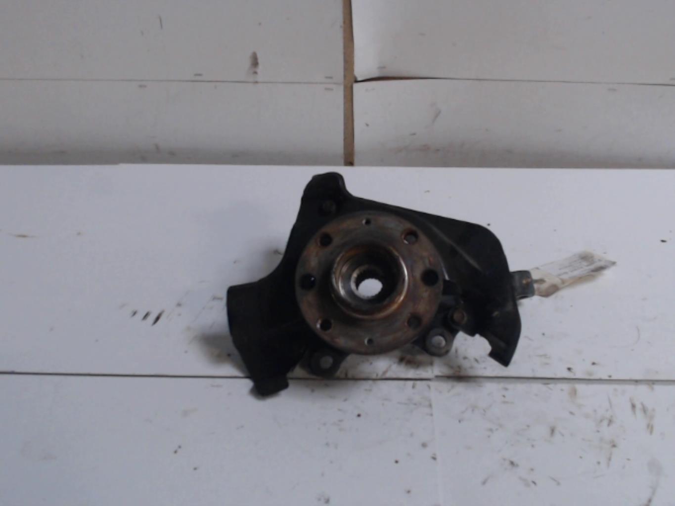 Fusee avant droit OPEL CORSA D 03/2014  - 1