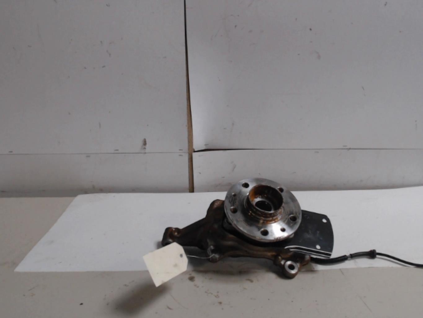 Fusee avant gauche RENAULT TRAFIC 3  - 1