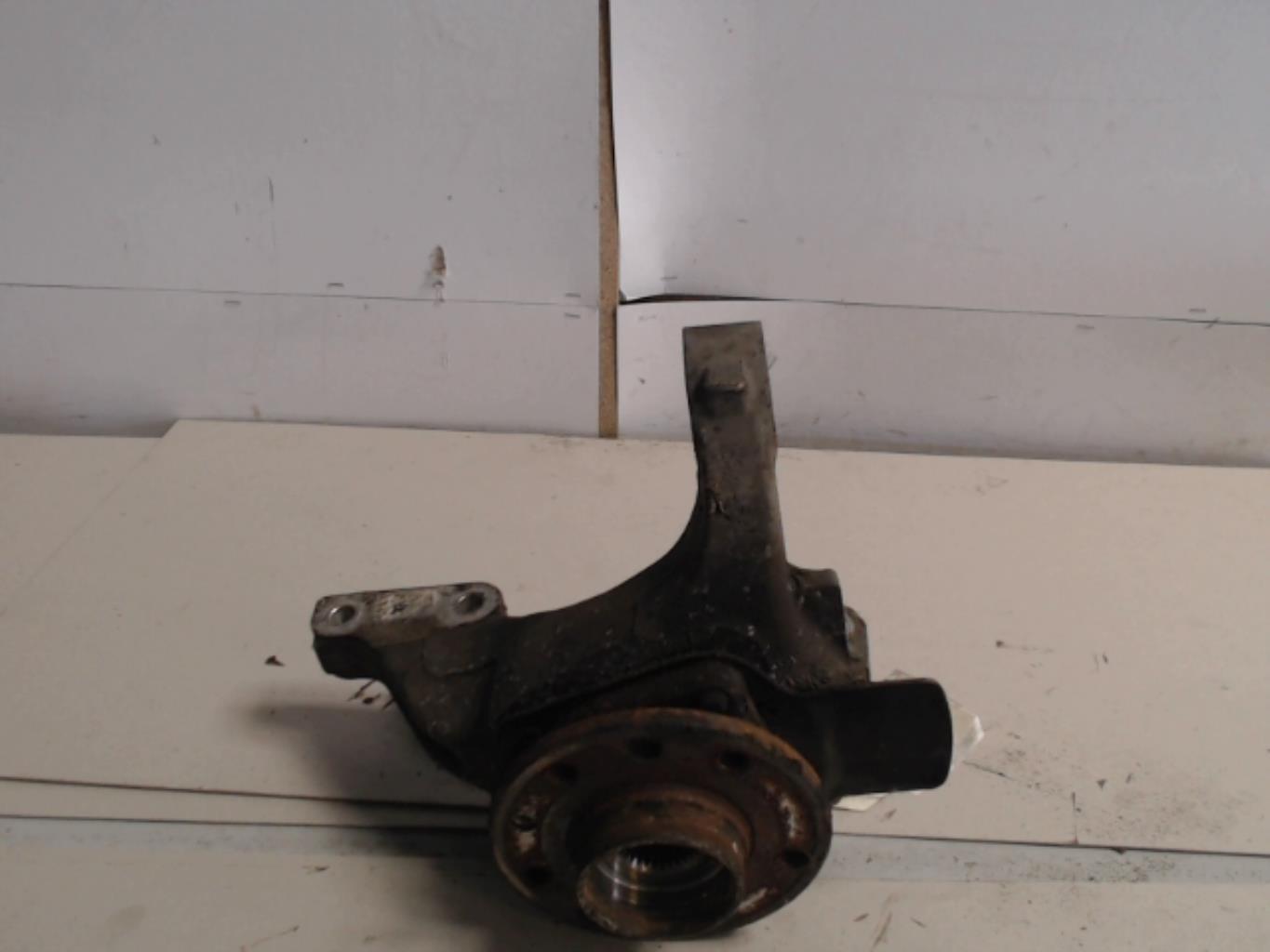 Fusee avant gauche FIAT CROMA 2 PHASE 1 BREAK Diesel - 1