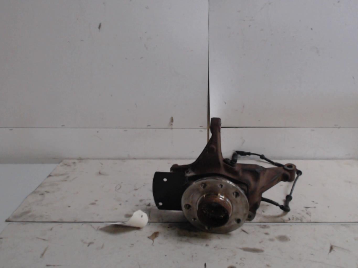 Fusee avant droit NISSAN INTERSTAR 2 Diesel - 1