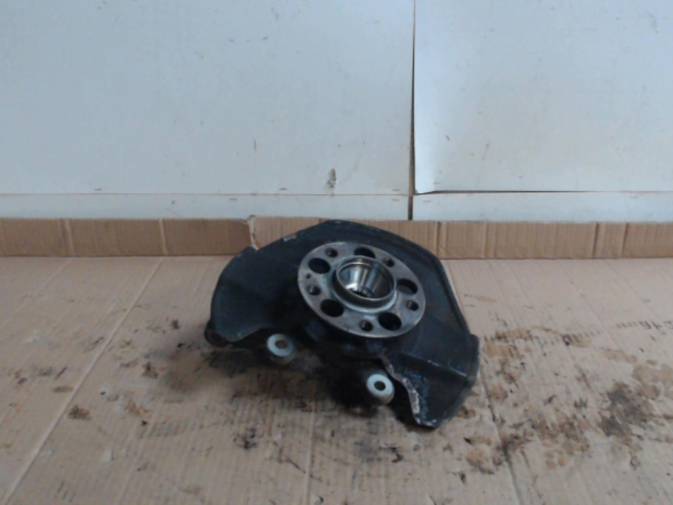 Fusee avant droit MERCEDES CLASSE A 169 PHASE 1 Essence - 1