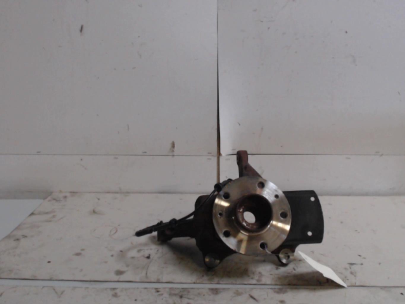 Fusee avant gauche NISSAN INTERSTAR 2 Diesel - 1