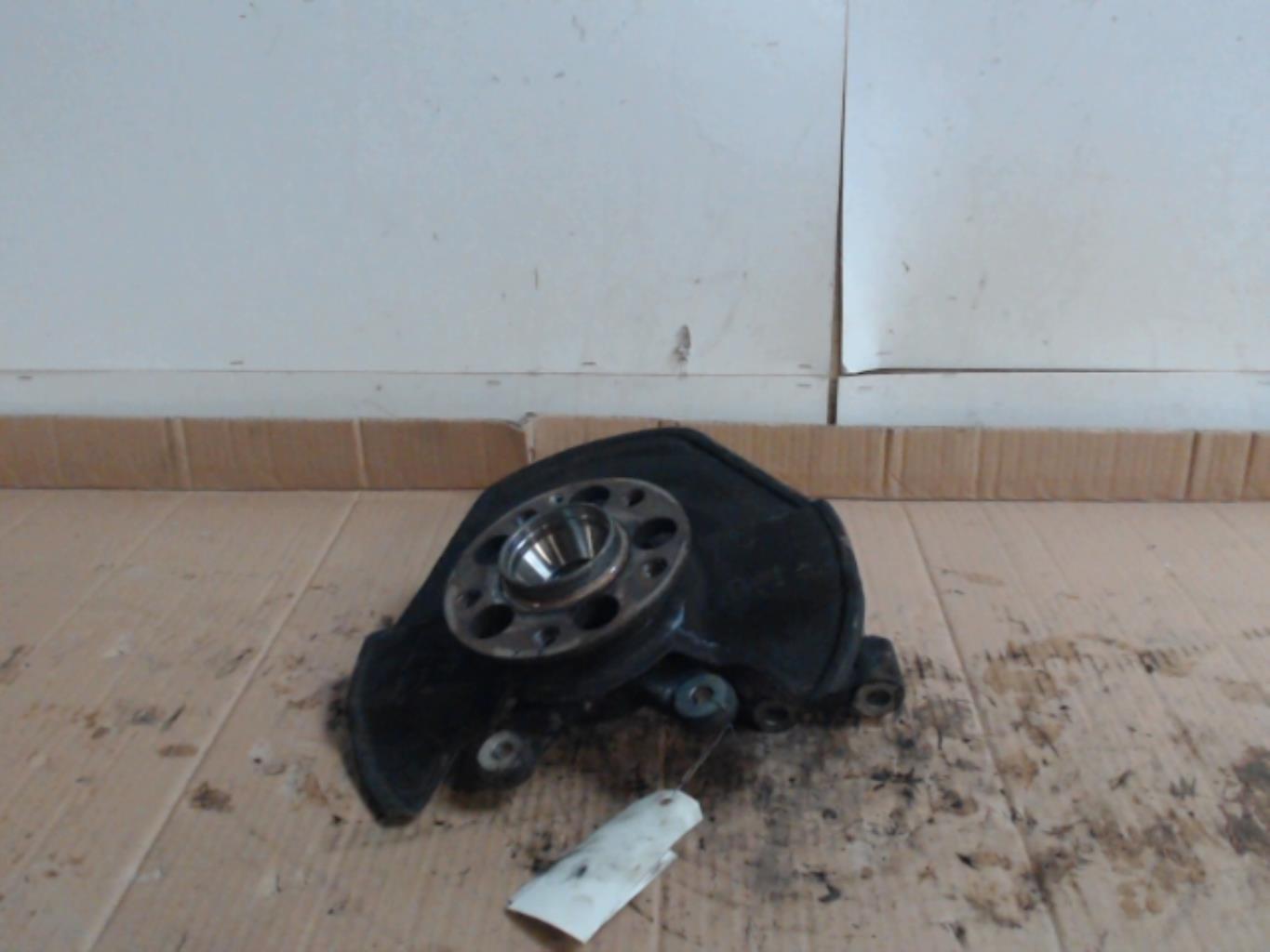 Fusee avant gauche MERCEDES CLASSE A 169 PHASE 1 Essence - 1