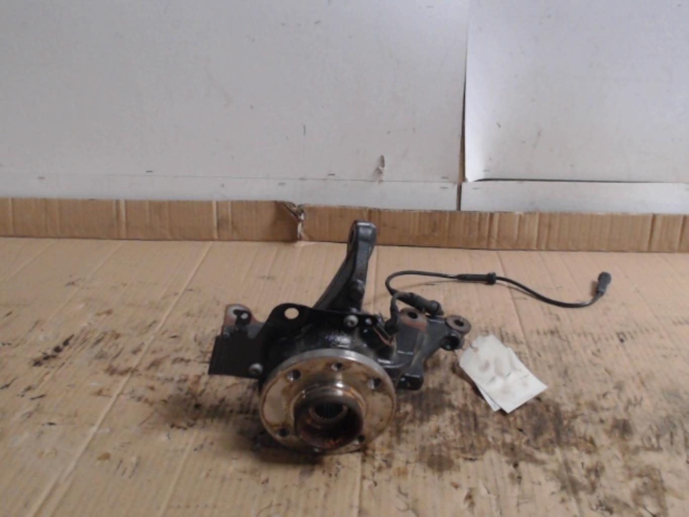 Fusee avant droit RENAULT CLIO 4 PHASE 2 Essence - 1