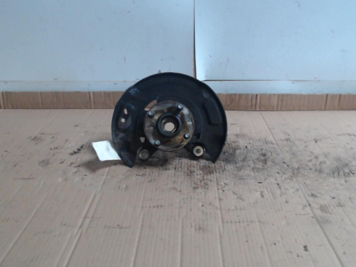 Fusee avant droit TOYOTA YARIS 2 PHASE 1 Essence - 1