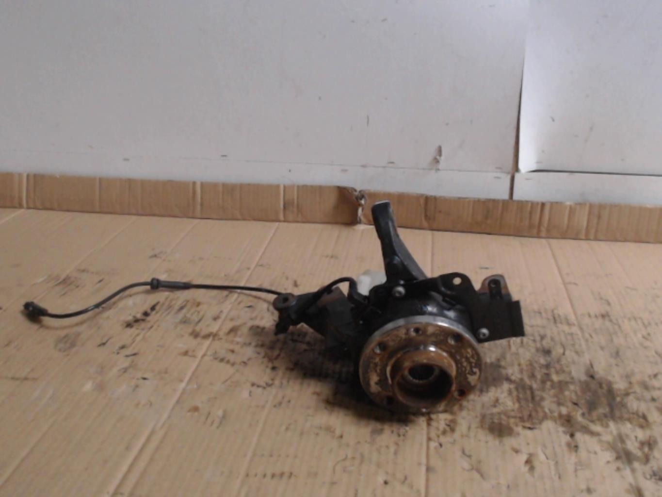Fusee avant gauche RENAULT CLIO 4 PHASE 2 Essence - 1