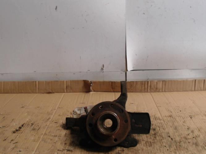 Fusee avant gauche - OPEL...
