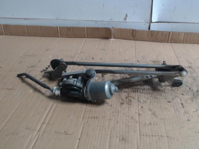 Moteur essuie glace avant -...